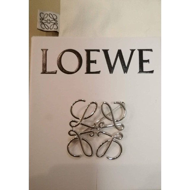 LOEWE(ロエベ)のロエベ　LOEWE　ブローチ レディースのアクセサリー(ブローチ/コサージュ)の商品写真