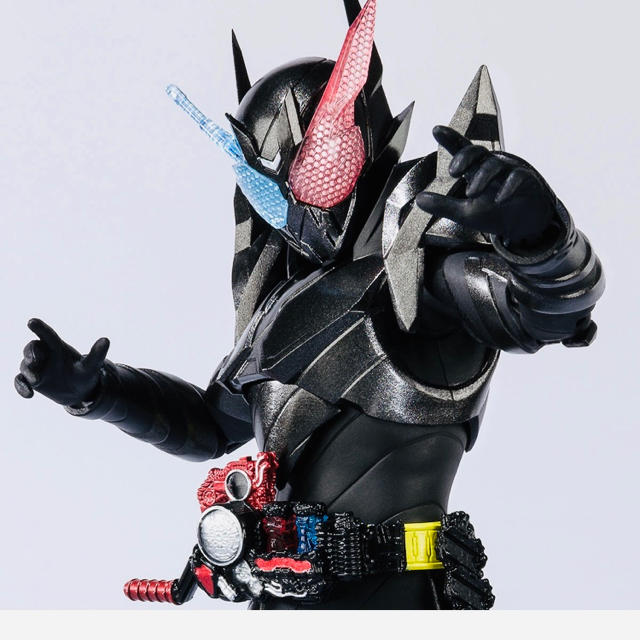 BANDAI(バンダイ)のS.H.Figuarts 仮面ライダービルド ラビットタンクハザードフォーム エンタメ/ホビーのフィギュア(特撮)の商品写真