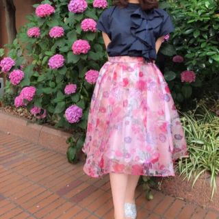 チェスティ(Chesty)の美品  フラワーブーケ  ピンク スカート(ひざ丈スカート)