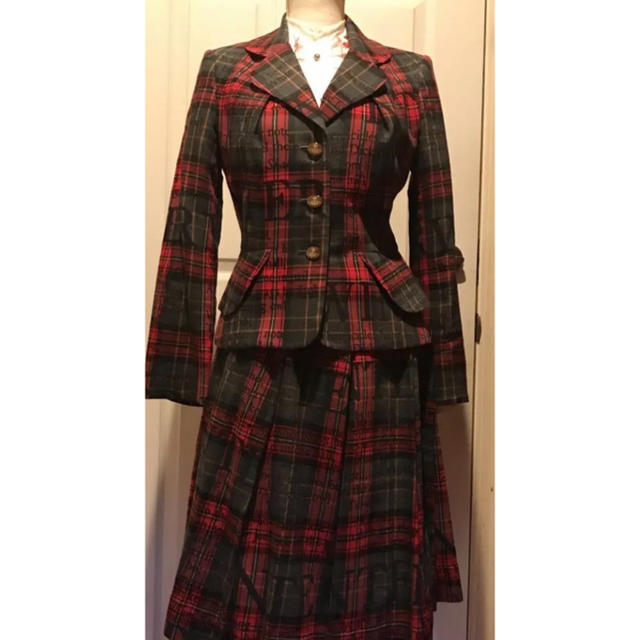 Vivienne Westwood(ヴィヴィアンウエストウッド)のVivienne Westwood ヴィヴィアン ウエストウッド スーツ  レディースのフォーマル/ドレス(スーツ)の商品写真