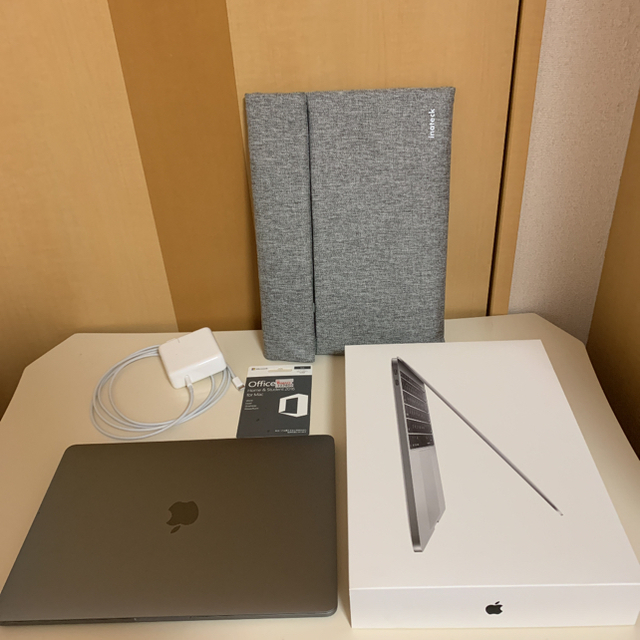 Apple(アップル)のMacBook pro 13inch 2017 スマホ/家電/カメラのPC/タブレット(ノートPC)の商品写真