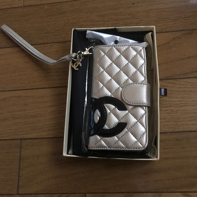 CHANEL(シャネル)のiponeケース スマホ/家電/カメラのスマホアクセサリー(iPhoneケース)の商品写真