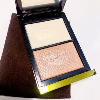 トムフォード(TOM FORD)のスキンイルミネイティングパウダーデュオ(フェイスパウダー)