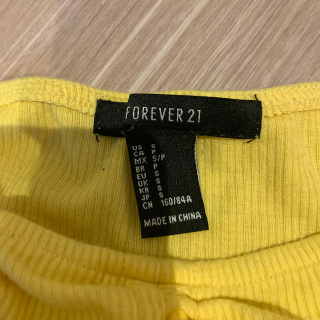 FOREVER 21(フォーエバートゥエンティーワン)のクロップド 半袖 トップス レディースのトップス(Tシャツ(半袖/袖なし))の商品写真