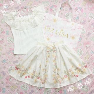 リズリサ(LIZ LISA)の★美品★ LIZ LISA フリルトップス  マーガレット柄スカート ★(カットソー(半袖/袖なし))