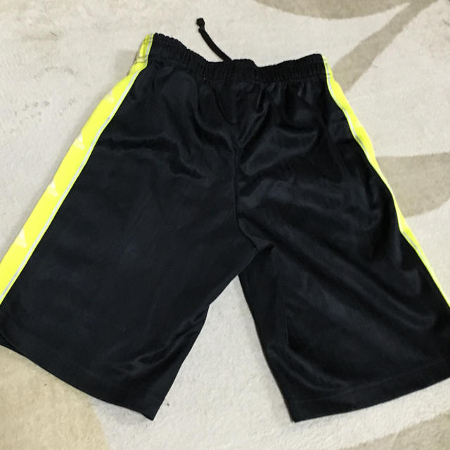 adidas(アディダス)のadidas アディダス ハーフパンツ  130 キッズ/ベビー/マタニティのキッズ服男の子用(90cm~)(パンツ/スパッツ)の商品写真