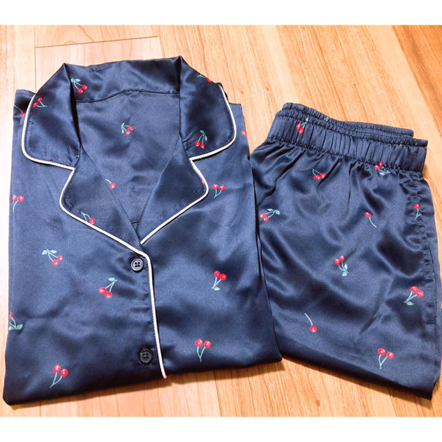 GU(ジーユー)のGU さくらんぼ パジャマ S  半袖半ズボン レディースのルームウェア/パジャマ(パジャマ)の商品写真