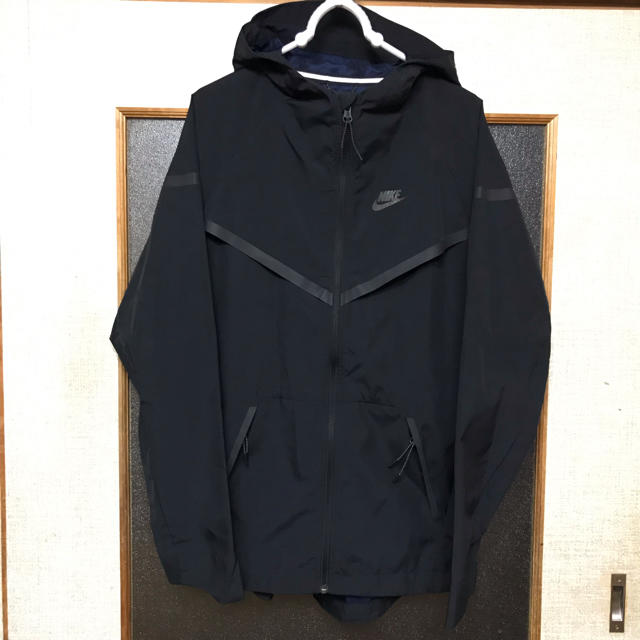 ナイキ テック ウィンドランナー NIKE TECH WINDRUNNER 黒