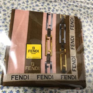 フェンディ(FENDI)の【新品】フェンディ  大判 ハンカチ ズッカ柄 チェーン 1枚(ハンカチ)