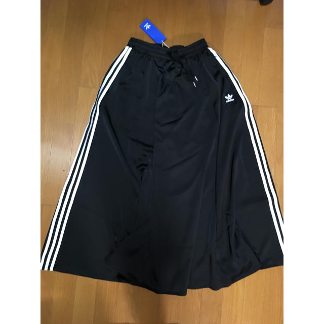 adidas(アディダス)のアディダスオリジナルス ロングスカート LONG SATIN SKIRT レディースのスカート(ロングスカート)の商品写真