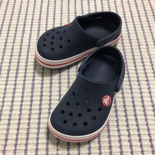 クロックス(crocs)のクロックス 紺色サンダル サイズ8/9（15.5㎝）(サンダル)