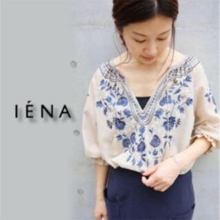 イエナ(IENA)のIENA エンブロイダリーブラウス ベージュ(シャツ/ブラウス(長袖/七分))