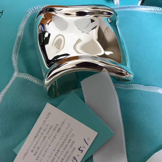 Tiffany & Co.(ティファニー)の新品同様 Tiffany ボーンカフ ワイド ブレスレット バングル ミディアム レディースのアクセサリー(ブレスレット/バングル)の商品写真