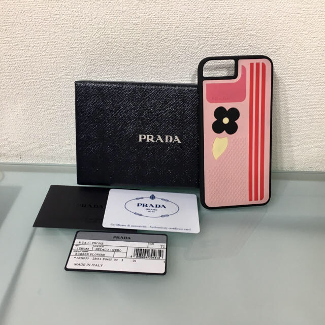 PRADA(プラダ)のセール！新品未使用 正規品 PRADA ラバーiPhoneケース スマホ/家電/カメラのスマホアクセサリー(iPhoneケース)の商品写真