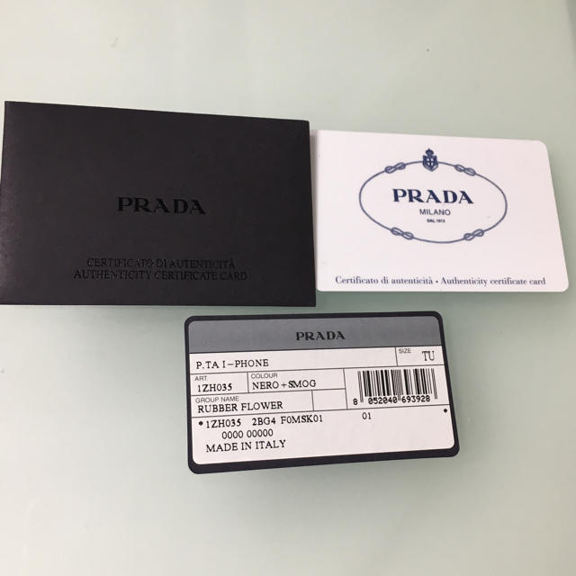 PRADA(プラダ)のセール！新品未使用 正規品 PRADA ラバーiPhoneケース スマホ/家電/カメラのスマホアクセサリー(iPhoneケース)の商品写真