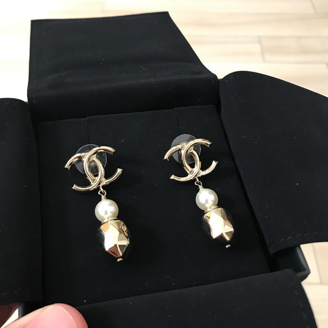 生まれのブランドで シャネル 美品 - CHANEL ピアス ゴールド ココ
