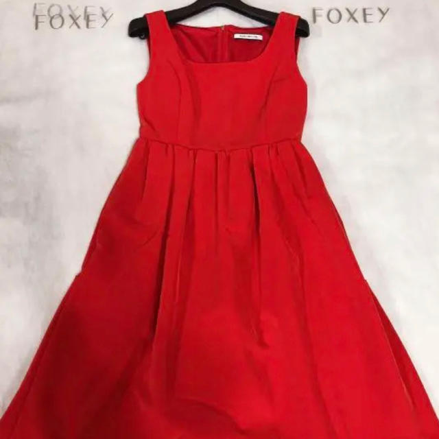 FOXEY(フォクシー)のFOXEY NYモダンエンパイアワンピース38フォクシー レッド レディースのワンピース(ひざ丈ワンピース)の商品写真