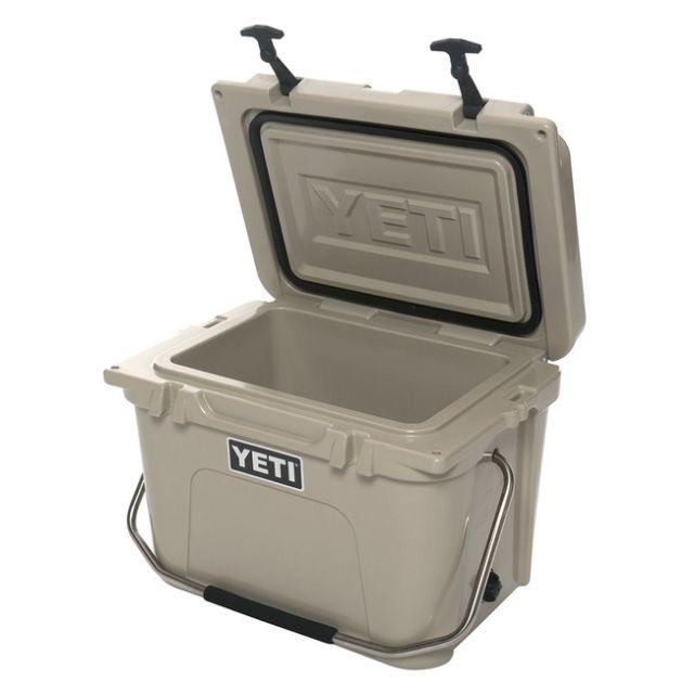 Snow Peak(スノーピーク)の＜新品・未使用＞YETI クーラーRoadie20 タンカラー スポーツ/アウトドアのアウトドア(テーブル/チェア)の商品写真