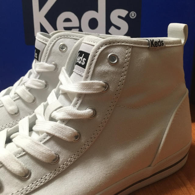 Keds(ケッズ)の訳あり  新品 Keds  スニーカー   白 キャンバス  us6  23 レディースの靴/シューズ(スニーカー)の商品写真