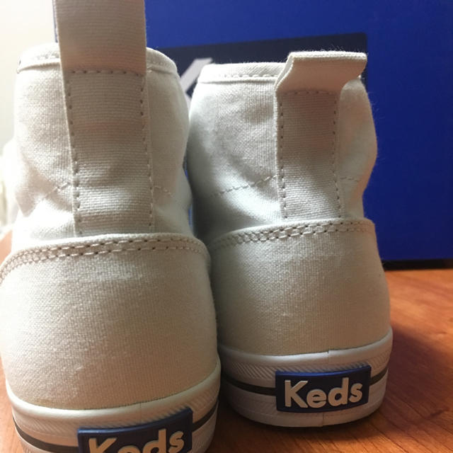 Keds(ケッズ)の訳あり  新品 Keds  スニーカー   白 キャンバス  us6  23 レディースの靴/シューズ(スニーカー)の商品写真