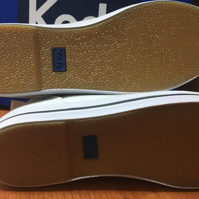 Keds(ケッズ)の訳あり  新品 Keds  スニーカー   白 キャンバス  us6  23 レディースの靴/シューズ(スニーカー)の商品写真