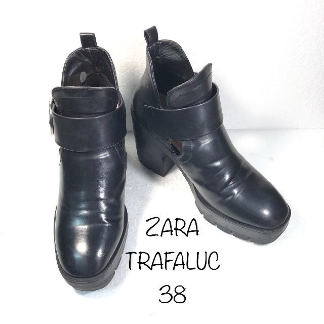 ZARA(ザラ)の【もこ様専用】ザラ レディース 厚底 ブーツ　38 レディースの靴/シューズ(ブーツ)の商品写真