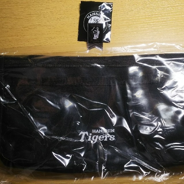阪神タイガース(ハンシンタイガース)の『非売品』阪神タイガースコレクションバッグ スポーツ/アウトドアの野球(記念品/関連グッズ)の商品写真