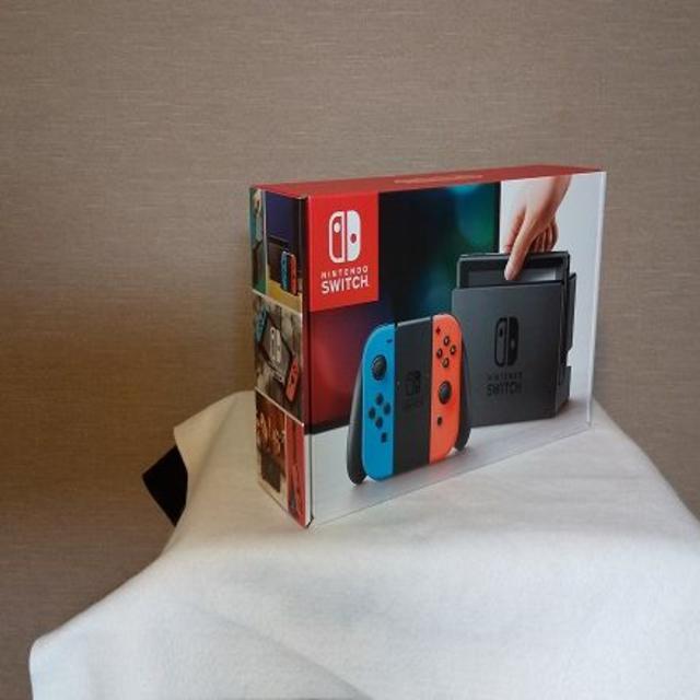 Nintendo Switch(ニンテンドースイッチ)のニンテンドースイッチ本体　ネオンブルー／ネオンレッド　２台 エンタメ/ホビーのゲームソフト/ゲーム機本体(携帯用ゲーム機本体)の商品写真