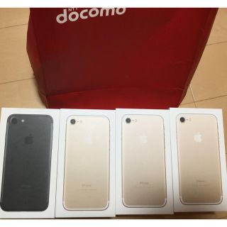 アップル(Apple)の残り１台 金 iPhone 7 32 GB docomo 3台 & 黒 1台 (スマートフォン本体)