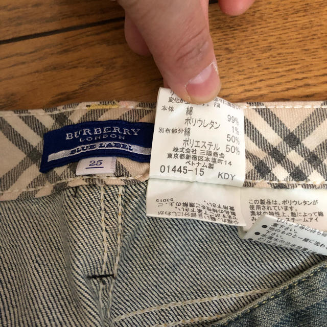 BURBERRY BLUE LABEL(バーバリーブルーレーベル)のバーバリーブルーレーベル デニムパンツ 25 カプリパンツ レディースのパンツ(デニム/ジーンズ)の商品写真