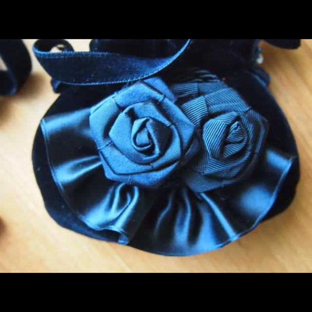女の子用 ポシェット  シルク調 ブラック 薔薇 キッズ/ベビー/マタニティのこども用バッグ(ポシェット)の商品写真