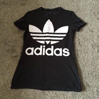 アディダス(adidas)のadidas ロゴTシャツ(Tシャツ(半袖/袖なし))