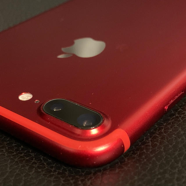 Apple(アップル)の【美品】iPhone 7 Plus Red 256 GB  スマホ/家電/カメラのスマートフォン/携帯電話(スマートフォン本体)の商品写真