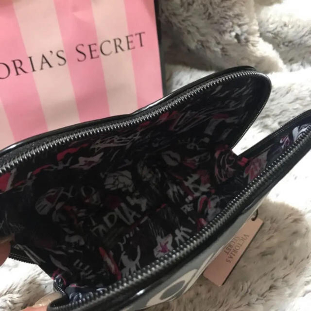 Victoria's Secret(ヴィクトリアズシークレット)のヴィクシー★ハート型化粧コスメポーチ★新品 レディースのファッション小物(ポーチ)の商品写真