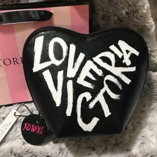 ヴィクトリアズシークレット(Victoria's Secret)のヴィクシー★ハート型化粧コスメポーチ★新品(ポーチ)