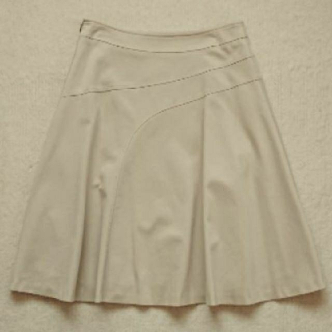 MICHEL KLEIN(ミッシェルクラン)のミッシェルクラン　フレアスカート　ジャージ素材　ベージュ レディースのスカート(ひざ丈スカート)の商品写真