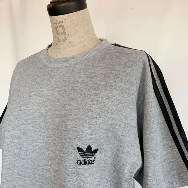 adidas(アディダス)のadidas 90s ロゴ刺繍TEE メンズのトップス(Tシャツ/カットソー(半袖/袖なし))の商品写真