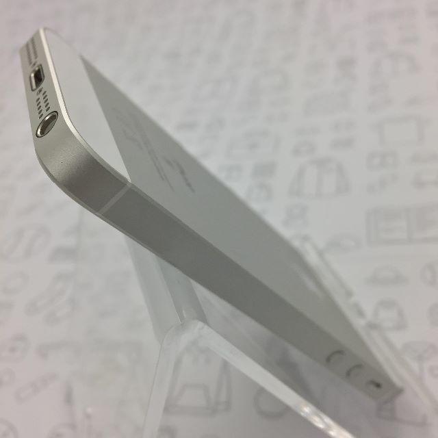 iPhone(アイフォーン)の【ﾗｸﾏ公式】iPhone SE 32GB 353064096882906 スマホ/家電/カメラのスマートフォン/携帯電話(スマートフォン本体)の商品写真