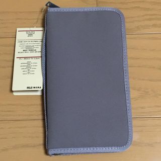 ムジルシリョウヒン(MUJI (無印良品))の無印良品 パスポートケース クリアポケット付 グレー(日用品/生活雑貨)