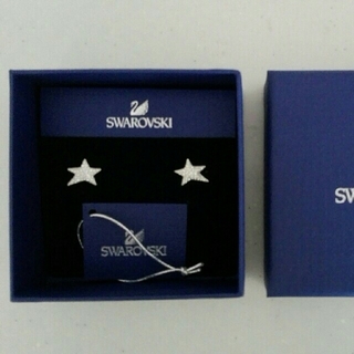 スワロフスキー(SWAROVSKI)のスワロフスキー⭐スターピアス　星ピアス(ピアス)