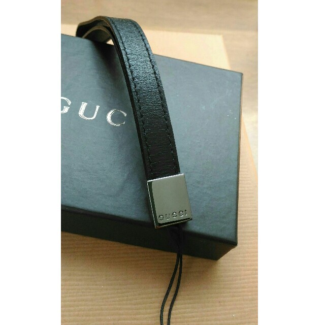 Gucci(グッチ)のGUCCI携帯ストラップ スマホ/家電/カメラのスマホアクセサリー(ストラップ/イヤホンジャック)の商品写真