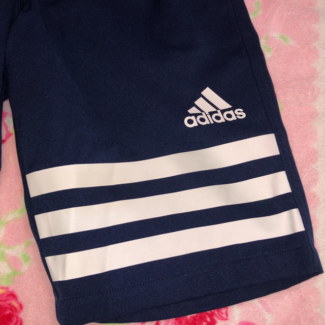 adidas(アディダス)のadidas ハーフパンツ 紺 130 キッズ/ベビー/マタニティのキッズ服男の子用(90cm~)(パンツ/スパッツ)の商品写真