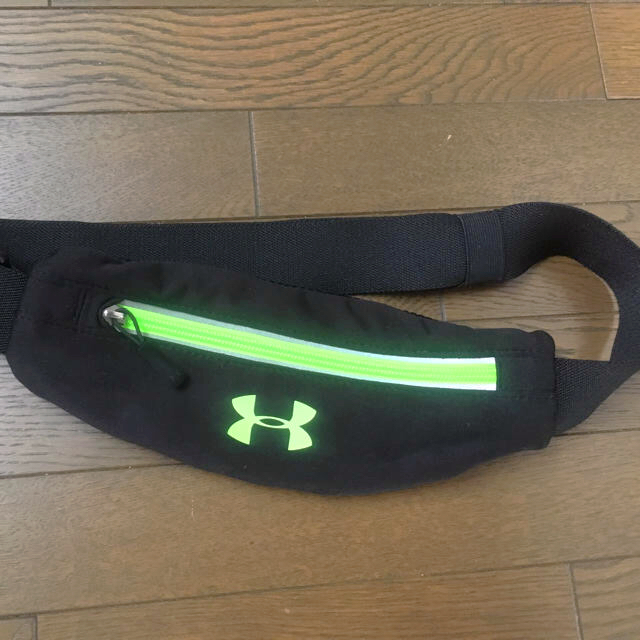 UNDER ARMOUR(アンダーアーマー)のアンダーアーマー ウエストポーチ スポーツ/アウトドアのトレーニング/エクササイズ(トレーニング用品)の商品写真