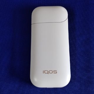 アイコス(IQOS)のｱｲｺｽﾁｬｰｼﾞｬｰ旧型ﾎﾜｲﾄ中古品　no4(タバコグッズ)