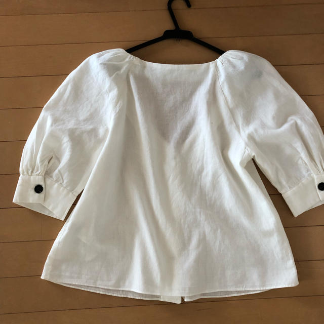 ZARA(ザラ)のオフホワイトブラウス レディースのトップス(シャツ/ブラウス(長袖/七分))の商品写真