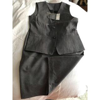 ベスト・スカートの事務服（スカート2枚）(ひざ丈スカート)