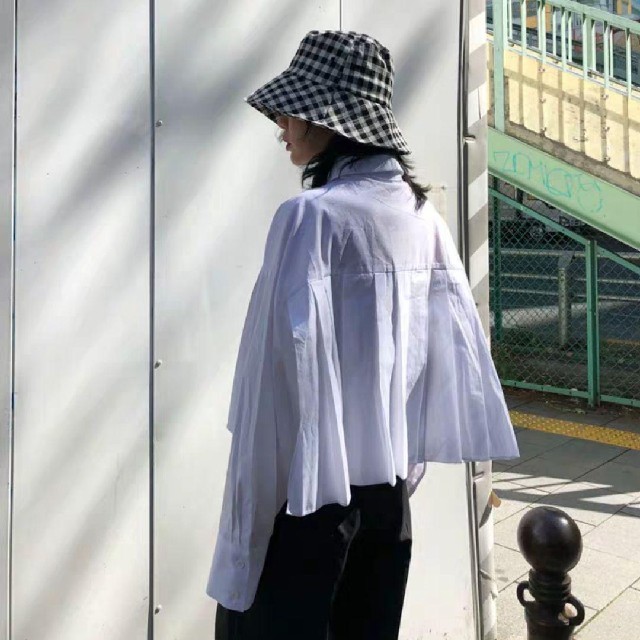 ZARA(ザラ)のBACK PLEATED FLARE SHIRT. レディースのトップス(シャツ/ブラウス(長袖/七分))の商品写真