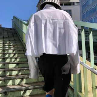 ザラ(ZARA)のBACK PLEATED FLARE SHIRT.(シャツ/ブラウス(長袖/七分))