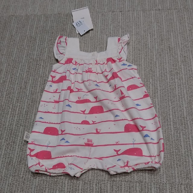 babyGAP(ベビーギャップ)のbaby GAP ワンピース クジラ 50 キッズ/ベビー/マタニティのベビー服(~85cm)(ワンピース)の商品写真