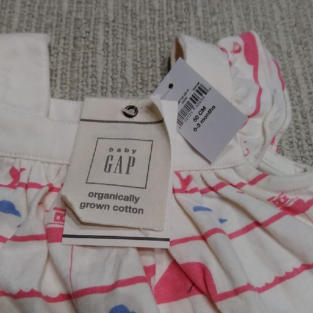 babyGAP(ベビーギャップ)のbaby GAP ワンピース クジラ 50 キッズ/ベビー/マタニティのベビー服(~85cm)(ワンピース)の商品写真